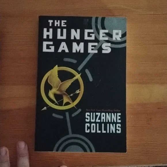 The Hunger Games Trilogy Book Set - Picture 2 of 4